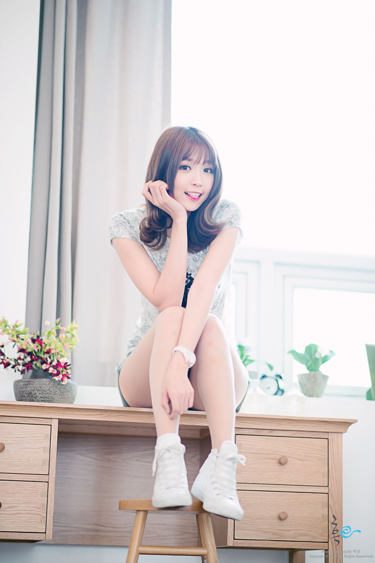 韩国模特李仁慧《热裤系列》无水印私房写真在线浏览