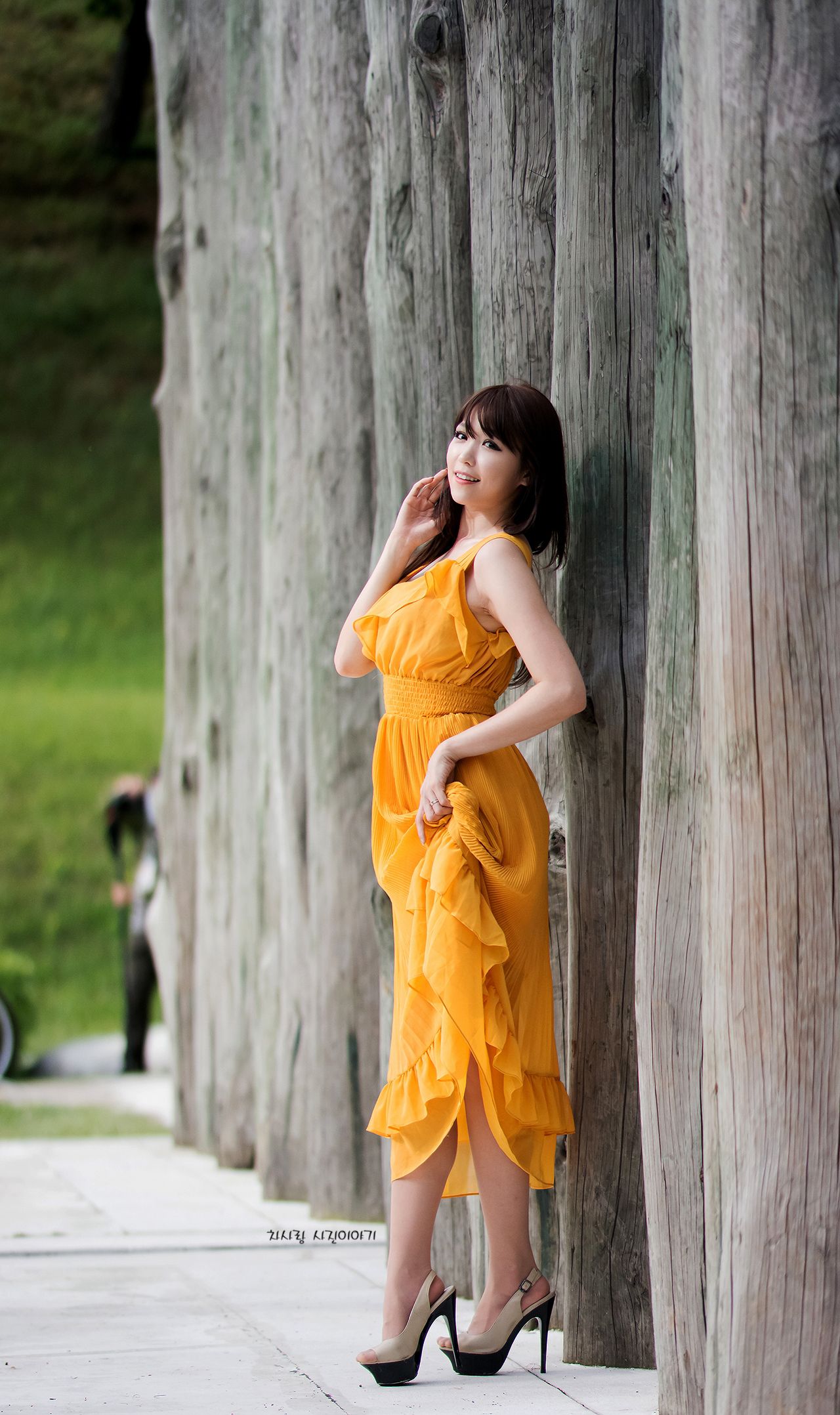李二慧《外拍气质黄色长裙系列》高品质私家拍摄作品良心推荐