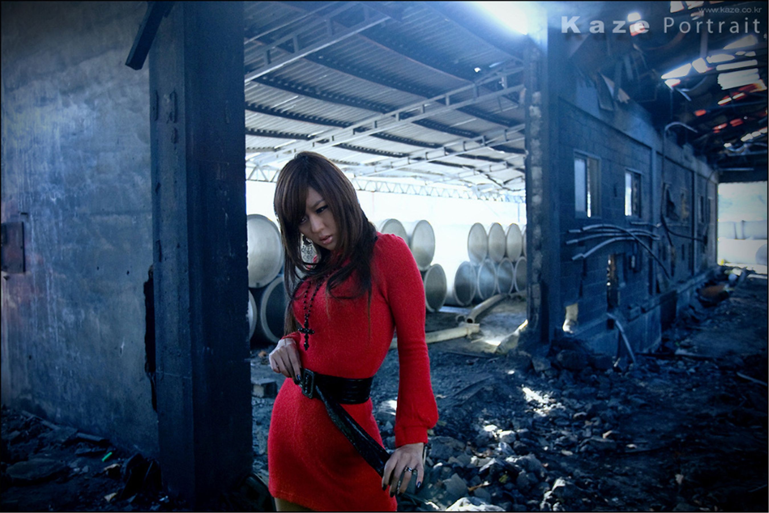 韩国模特黄美姬《废墟里的红衣美女》无水印私房写真在线浏览
